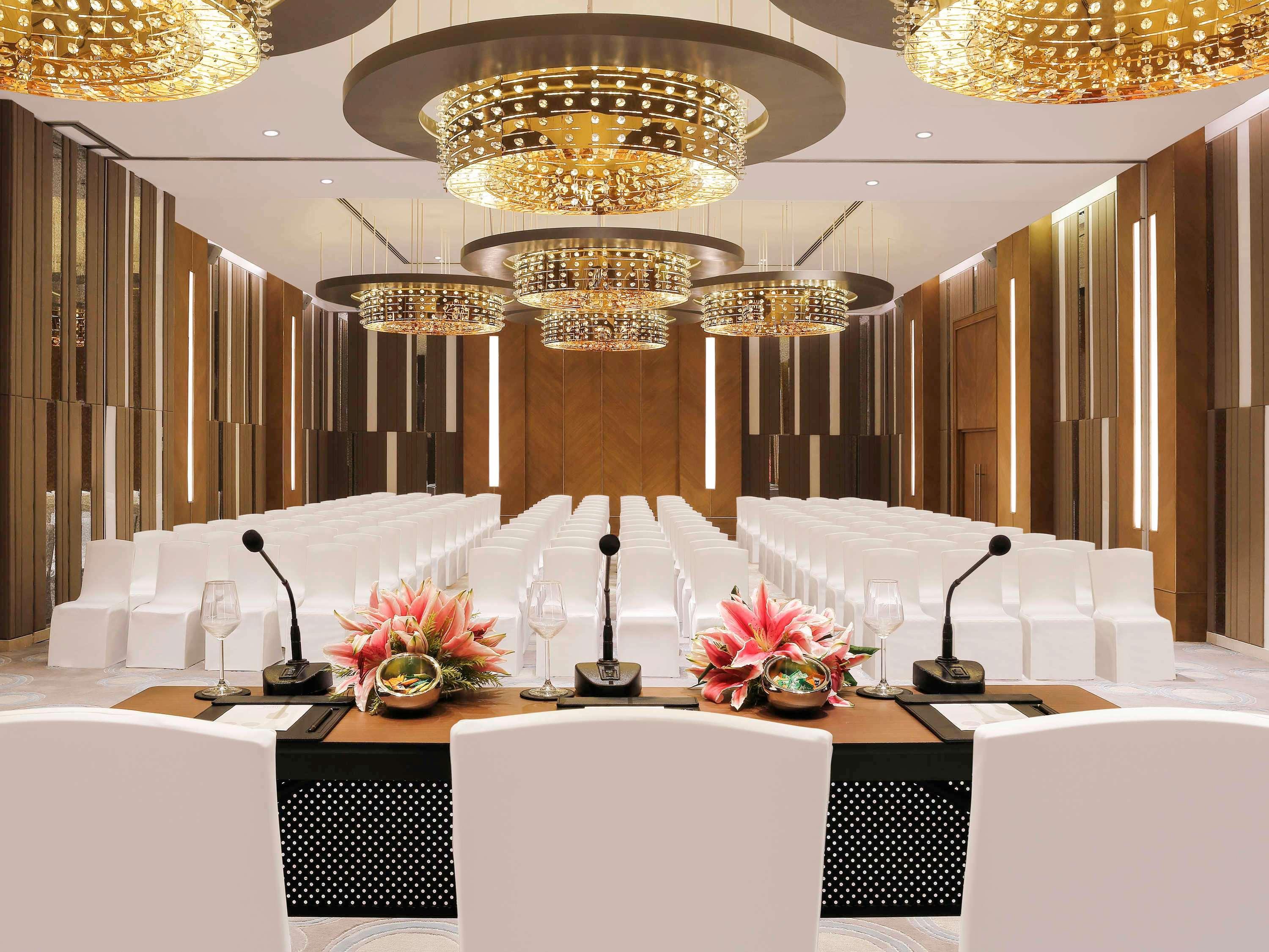 Novotel Guwahati Gs Road Экстерьер фото