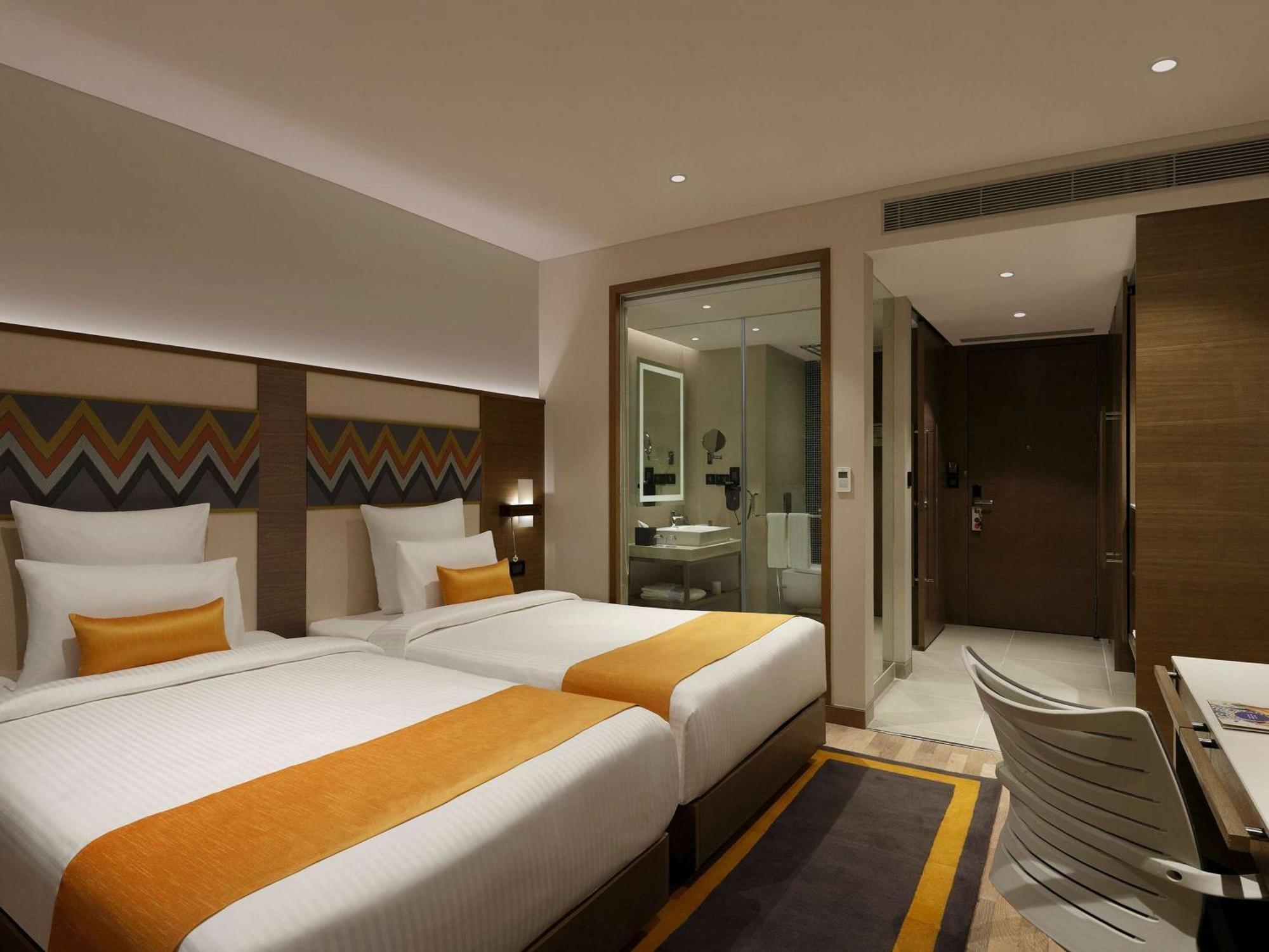 Novotel Guwahati Gs Road Экстерьер фото