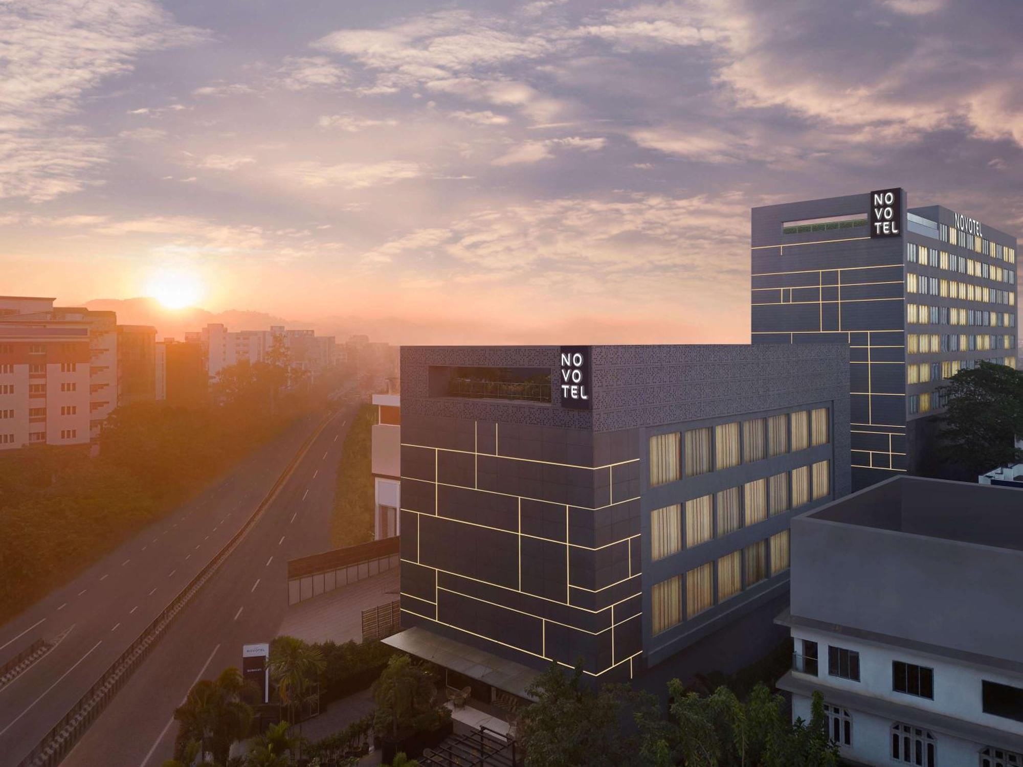 Novotel Guwahati Gs Road Экстерьер фото