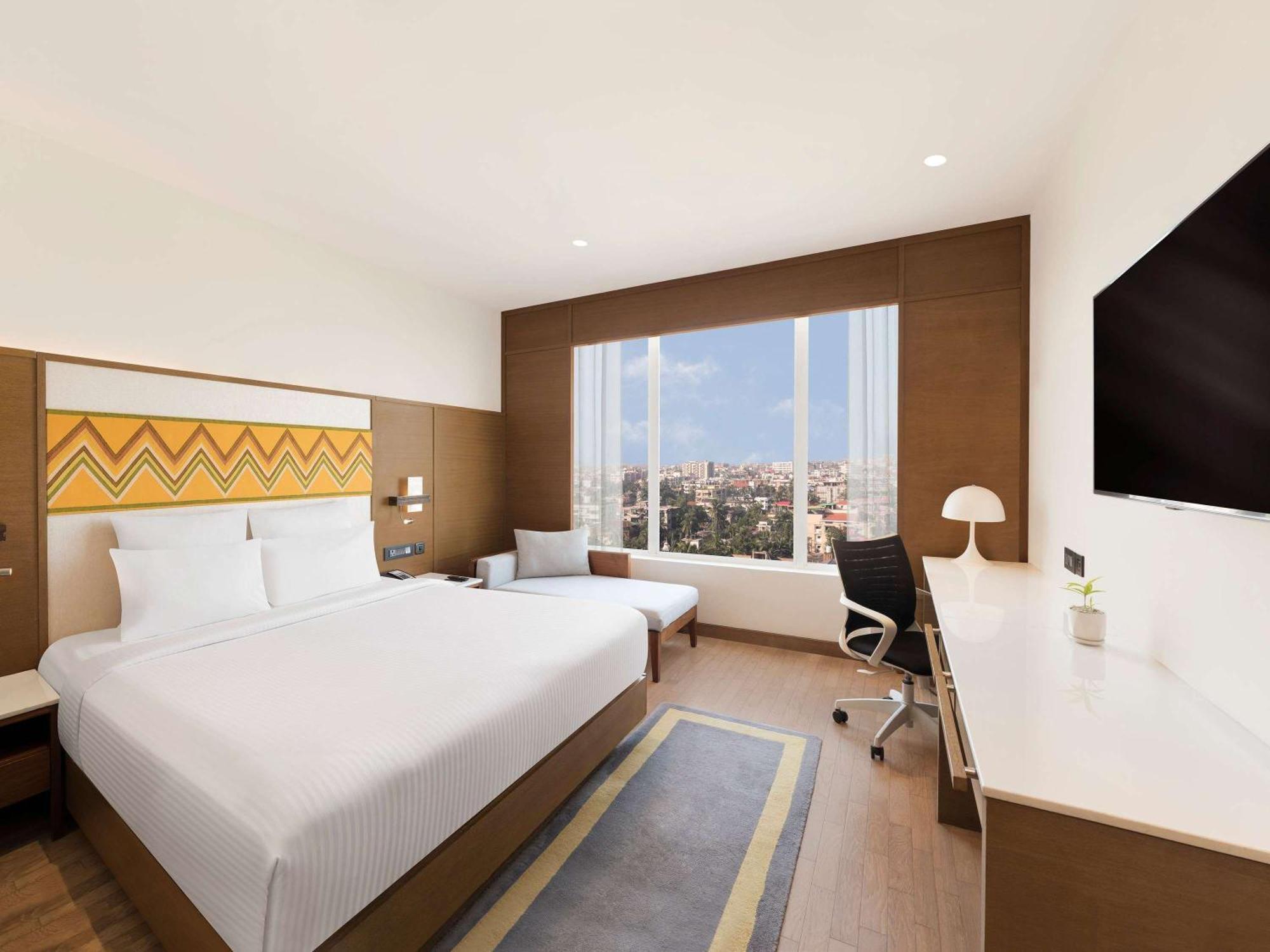 Novotel Guwahati Gs Road Экстерьер фото