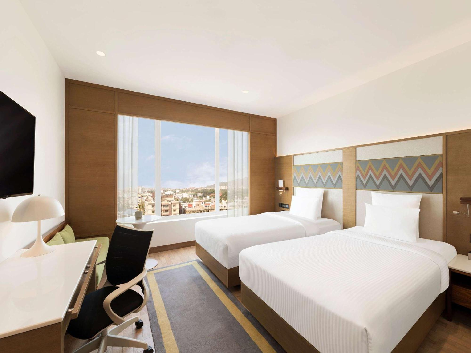 Novotel Guwahati Gs Road Экстерьер фото