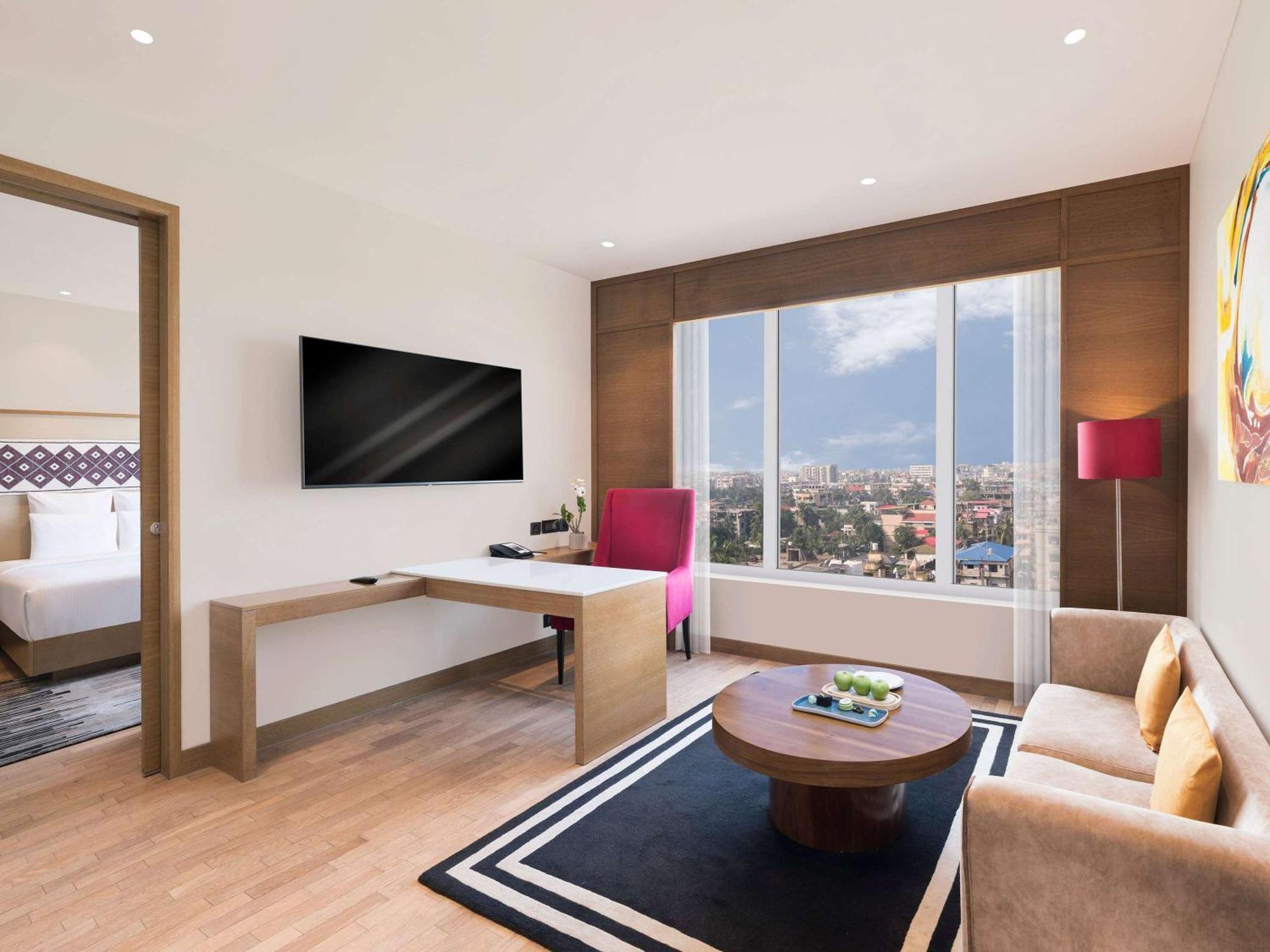 Novotel Guwahati Gs Road Экстерьер фото