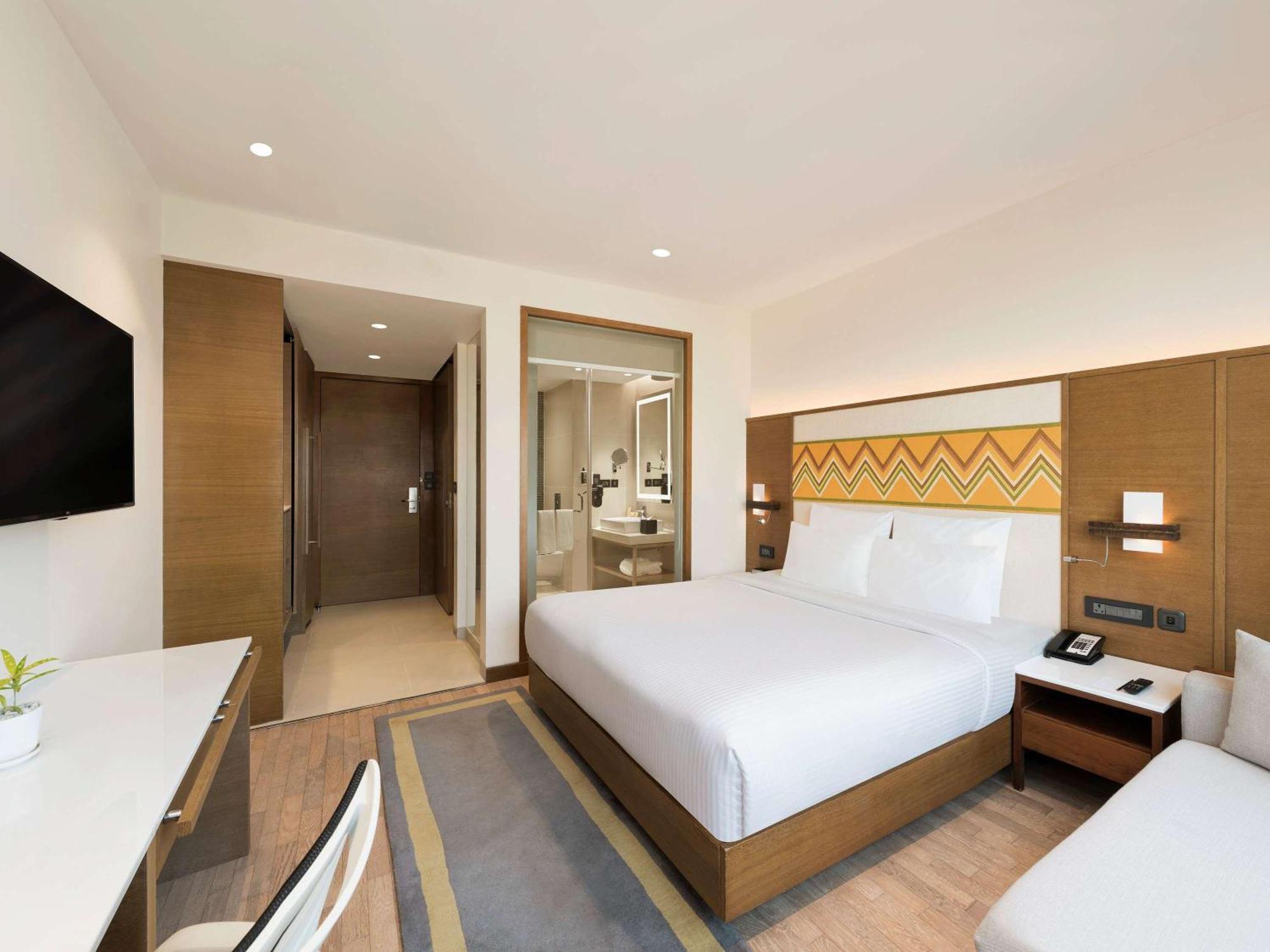 Novotel Guwahati Gs Road Экстерьер фото