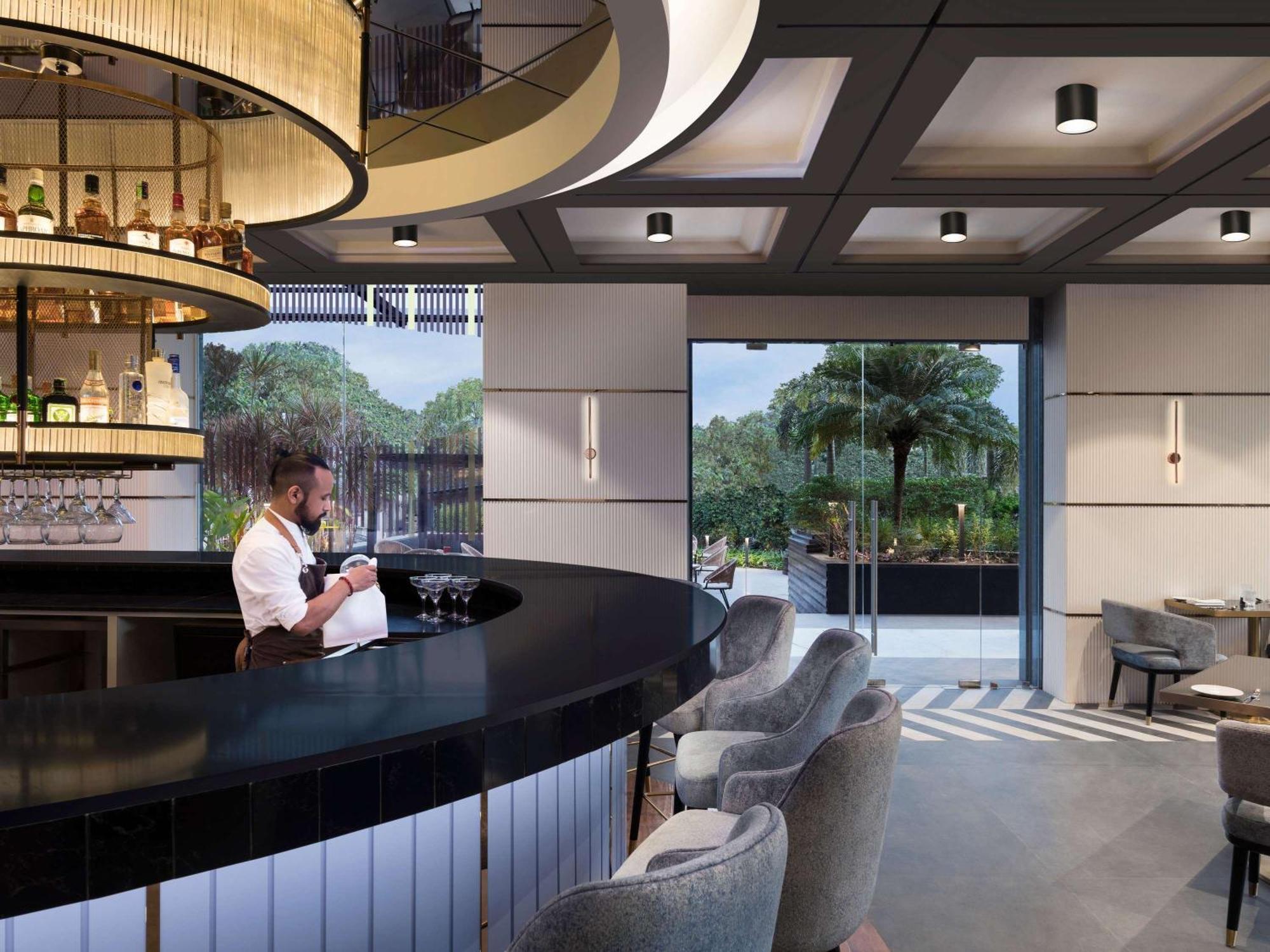 Novotel Guwahati Gs Road Экстерьер фото