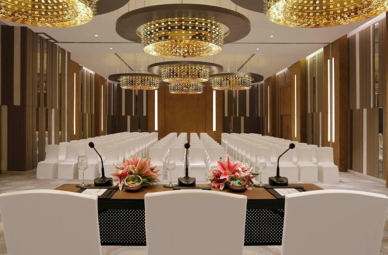Novotel Guwahati Gs Road Экстерьер фото