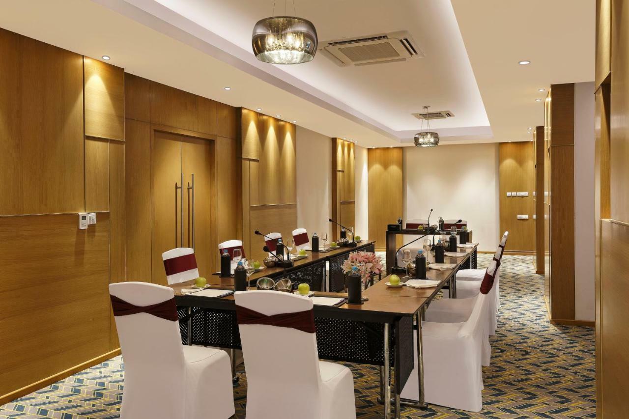 Novotel Guwahati Gs Road Экстерьер фото